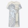 Abito T-shirt con stampa in seta sul davanti Abito T-shirt con stampa in seta sul davanti