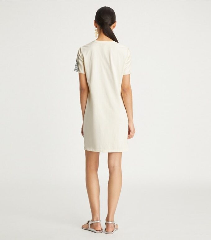 Abito T-shirt con stampa in seta sul davanti Abito T-shirt con stampa in seta sul davanti
