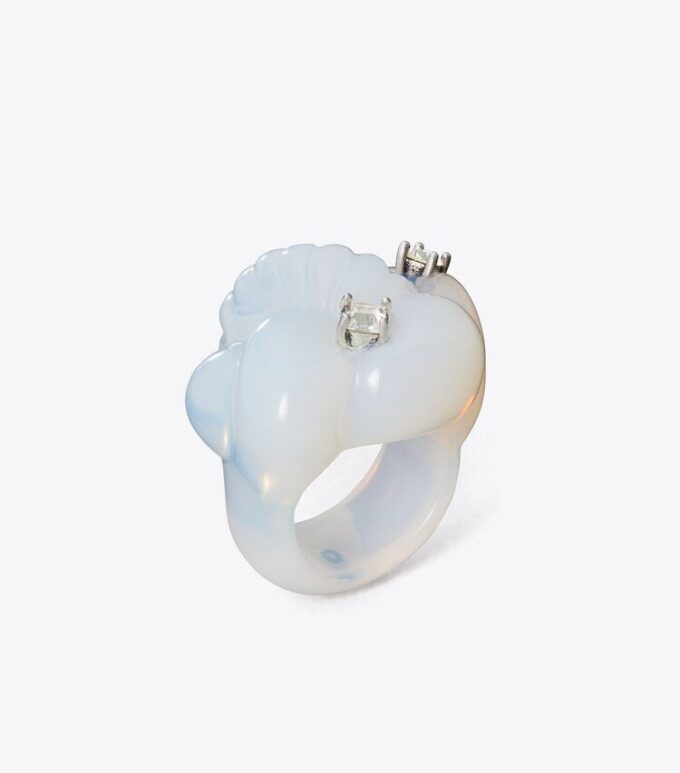Anello in vetro intagliato Anello in vetro intagliato