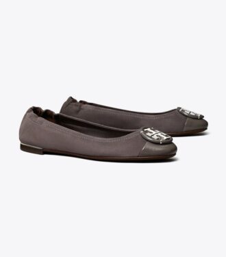 Ballerine con punta rinforzata e logo multiplo