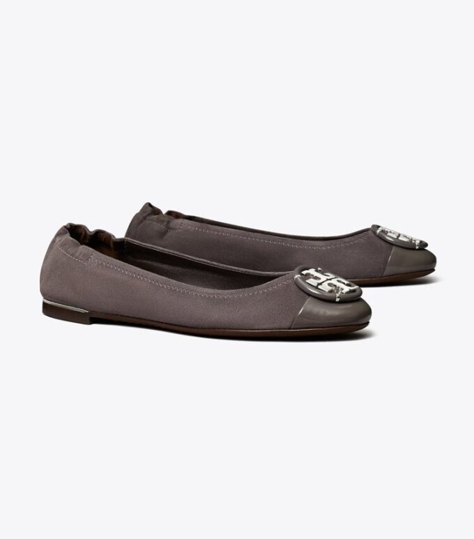 Ballerine con punta rinforzata e logo multiplo Ballerine con punta rinforzata e logo multiplo