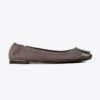Ballerine con punta rinforzata e logo multiplo Ballerine con punta rinforzata e logo multiplo