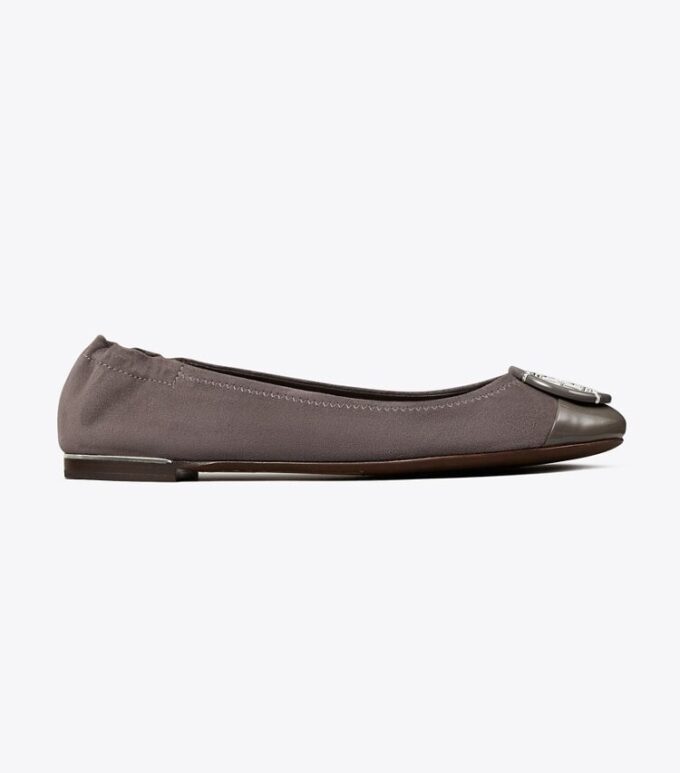 Ballerine con punta rinforzata e logo multiplo Ballerine con punta rinforzata e logo multiplo