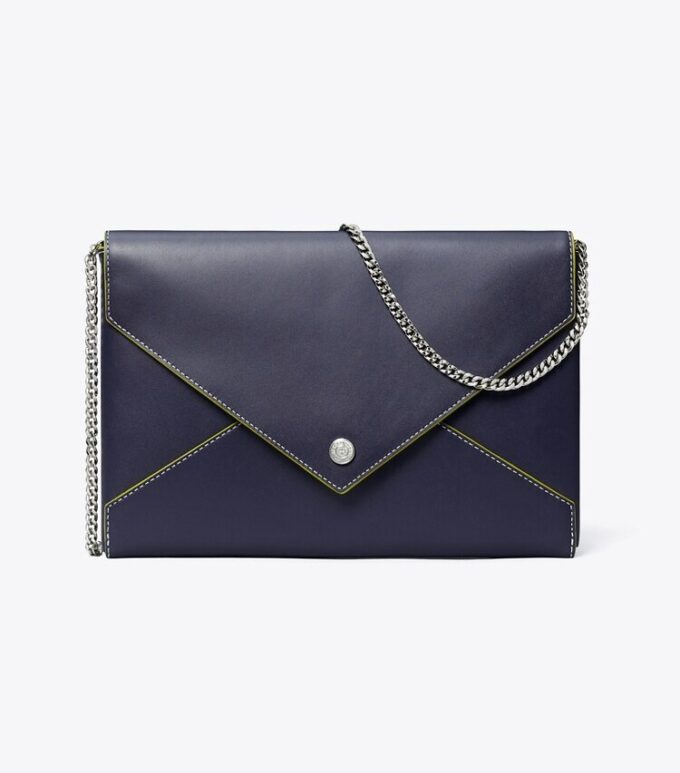 Borsa a busta con catena in pelle liscia