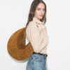 Borsa a palloncino in pelle scamosciata con T Monogram Borsa a palloncino in pelle scamosciata con T Monogram