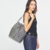 Borsa a secchiello oversize con T Monogram Borsa a secchiello oversize con T Monogram