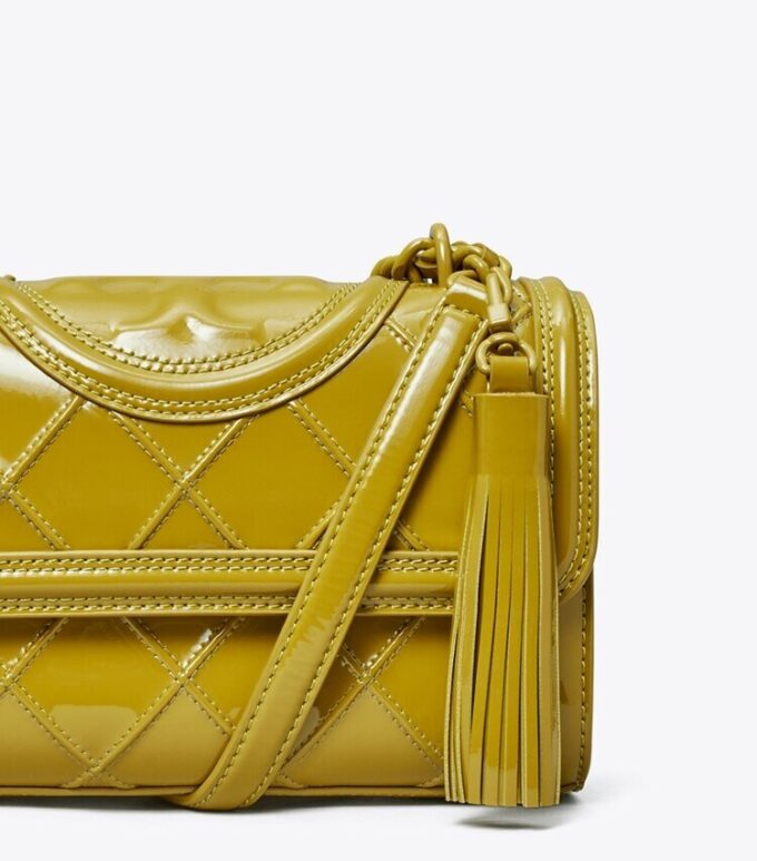 Borsa a tracolla convertibile piccola con pieghe in vernice Fleming