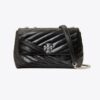Borsa a tracolla convertibile piccola Kira Chevron Textured Borsa a tracolla convertibile piccola Kira Chevron Textured