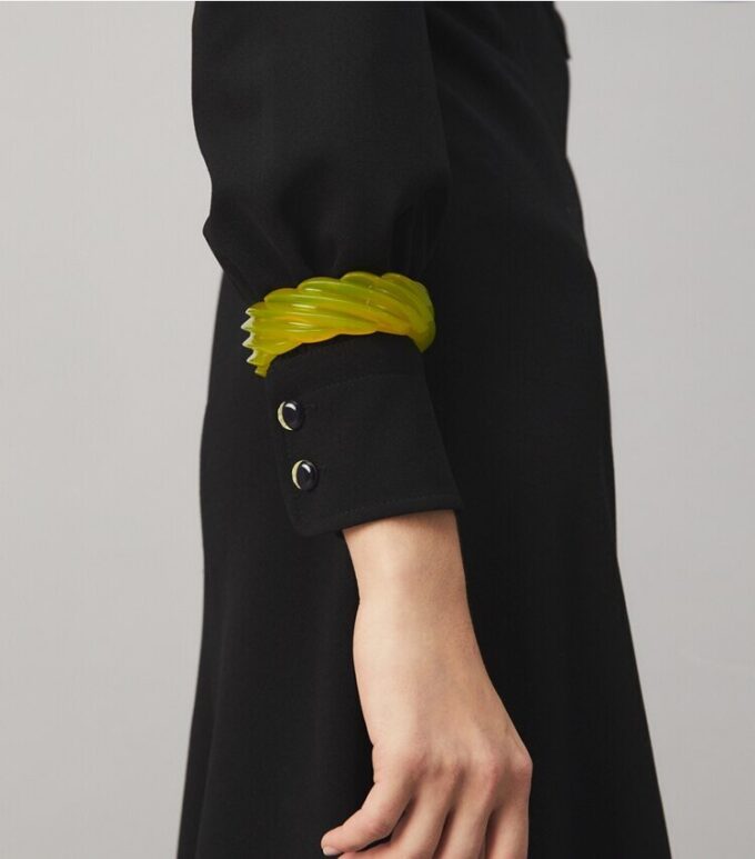 Bracciale rigido in resina