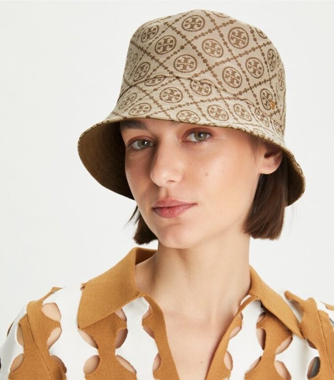 Cappello a secchiello con visiera corta e monogramma T Monogram