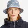 Cappello a secchiello con visiera corta T Monogram Cappello a secchiello con visiera corta T Monogram