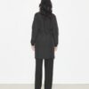 Cappotto trapuntato imbottito in nylon Cappotto trapuntato imbottito in nylon