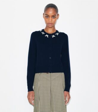 cardigan ricamato in merino e cashmere 2 330x375 - Cardigan ricamato in merino e cashmere