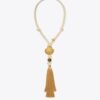 Collana con pendente a nappina in conchiglia