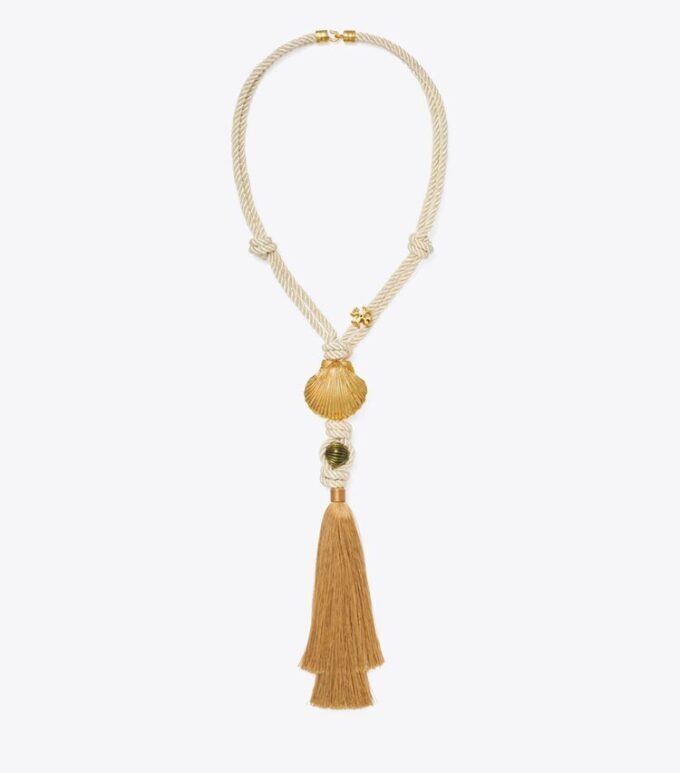 Collana con pendente a nappina in conchiglia