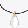 Collana con pendente grande traforato Collana con pendente grande traforato