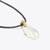 Collana con pendente grande traforato Collana con pendente grande traforato