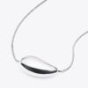 Collana con pendente traforato Collana con pendente traforato