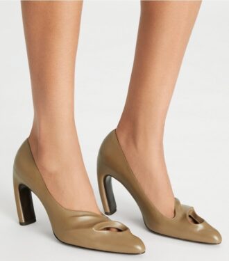 Décolleté scolpite con punta aperta
