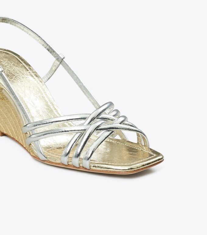 Espadrillas con zeppa e cinturini multipli Espadrillas con zeppa e cinturini multipli