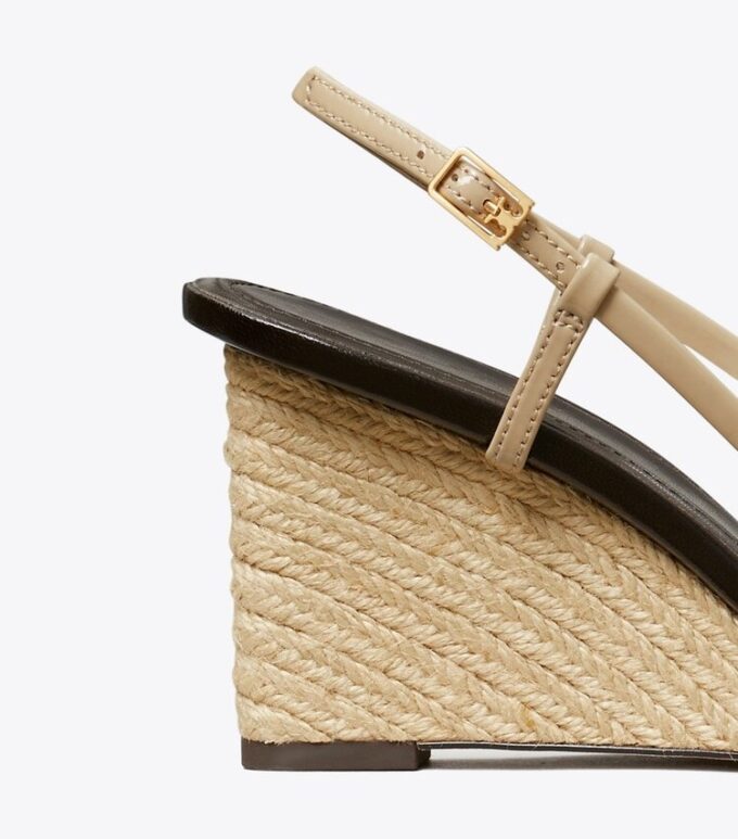Espadrillas con zeppa e cinturini multipli Espadrillas con zeppa e cinturini multipli