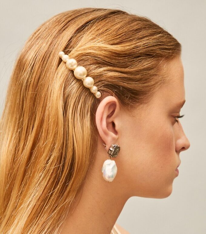 Fermaglio per capelli con logo e perle Fermaglio per capelli con logo e perle