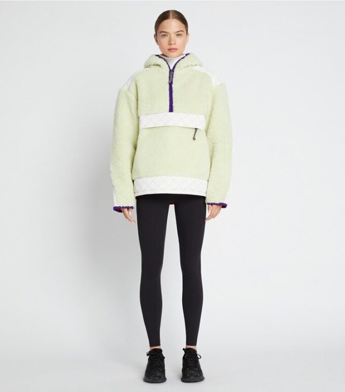 Maglione oversize con cappuccio in pile Maglione oversize con cappuccio in pile