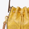 Mini borsa a secchiello in pelle traforata con T Monogram Mini borsa a secchiello in pelle traforata con T Monogram