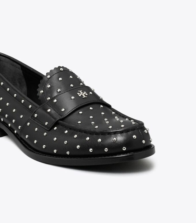 Mocassino classico con borchie Mocassino classico con borchie