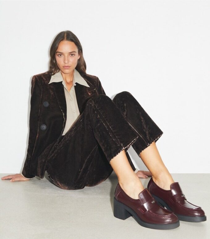 Mocassino classico con tacco e suola carrarmato Mocassino classico con tacco e suola carrarmato