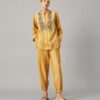 Pantaloni a righe con caviglia stretta Pantaloni a righe con caviglia stretta