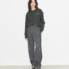 Pantaloni larghi in lana Pantaloni larghi in lana