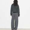 Pantaloni larghi in lana Pantaloni larghi in lana