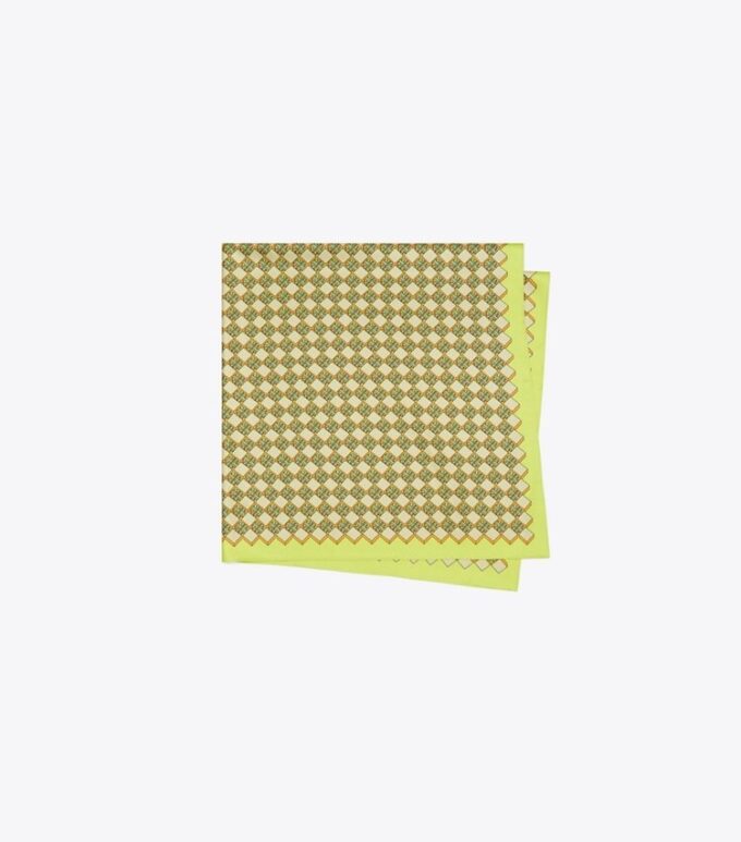 Sciarpa quadrata oversize in seta double-face con logo a scacchi 3D Sciarpa quadrata oversize in seta double-face con logo a scacchi 3D