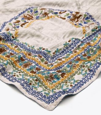 Sciarpa quadrata oversize ricamata con piatti in ceramica