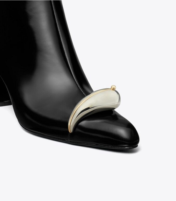 Stivaletto con tacco e punta Stivaletto con tacco e punta