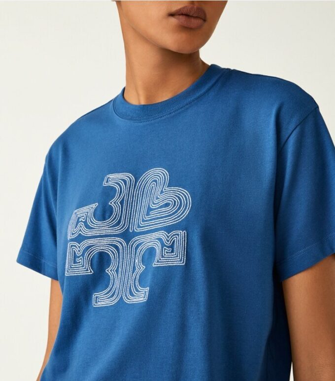 T-shirt con logo cuore ricamato T-shirt con logo cuore ricamato