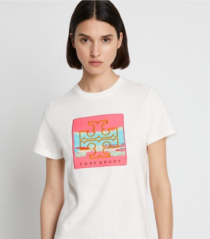 T-shirt con patch con logo grafico T-shirt con patch con logo grafico