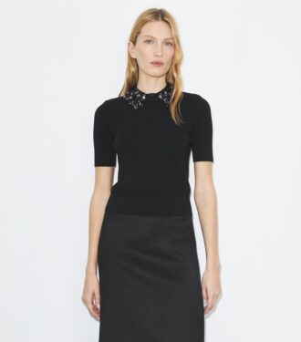 Top a maniche corte con collo decorato