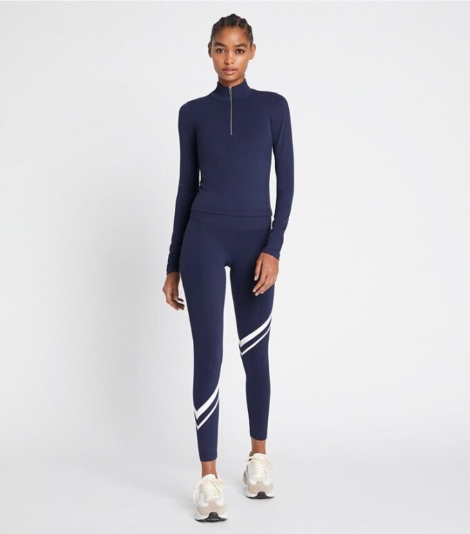 Top corto con mezza zip e maniche lunghe Top corto con mezza zip e maniche lunghe