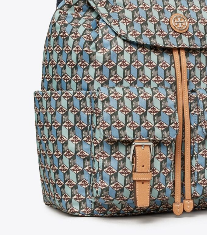 Zaino con patta in nylon stampato